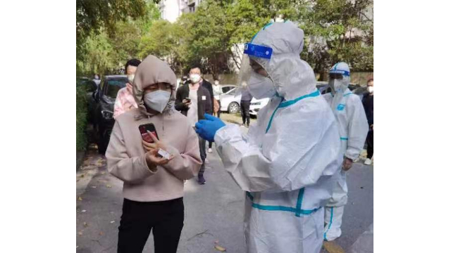 化身“分拣员”“搬运工”“大白”……上海沐钊流体志愿者在抗疫一线